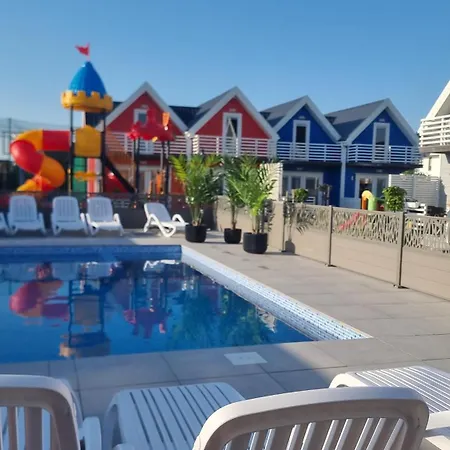 Domki Parterowe Z Basenem Morza Szum * Sarbinowo