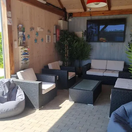 Z Basenem Morza Szum Сasa de vacaciones Sarbinowo